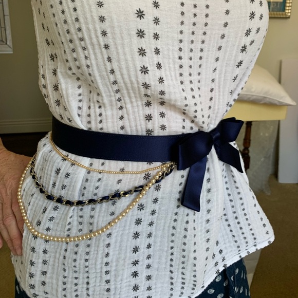 CHANEL fits like a small and it is adjustable with 3 snaps - Picture 4 of 13